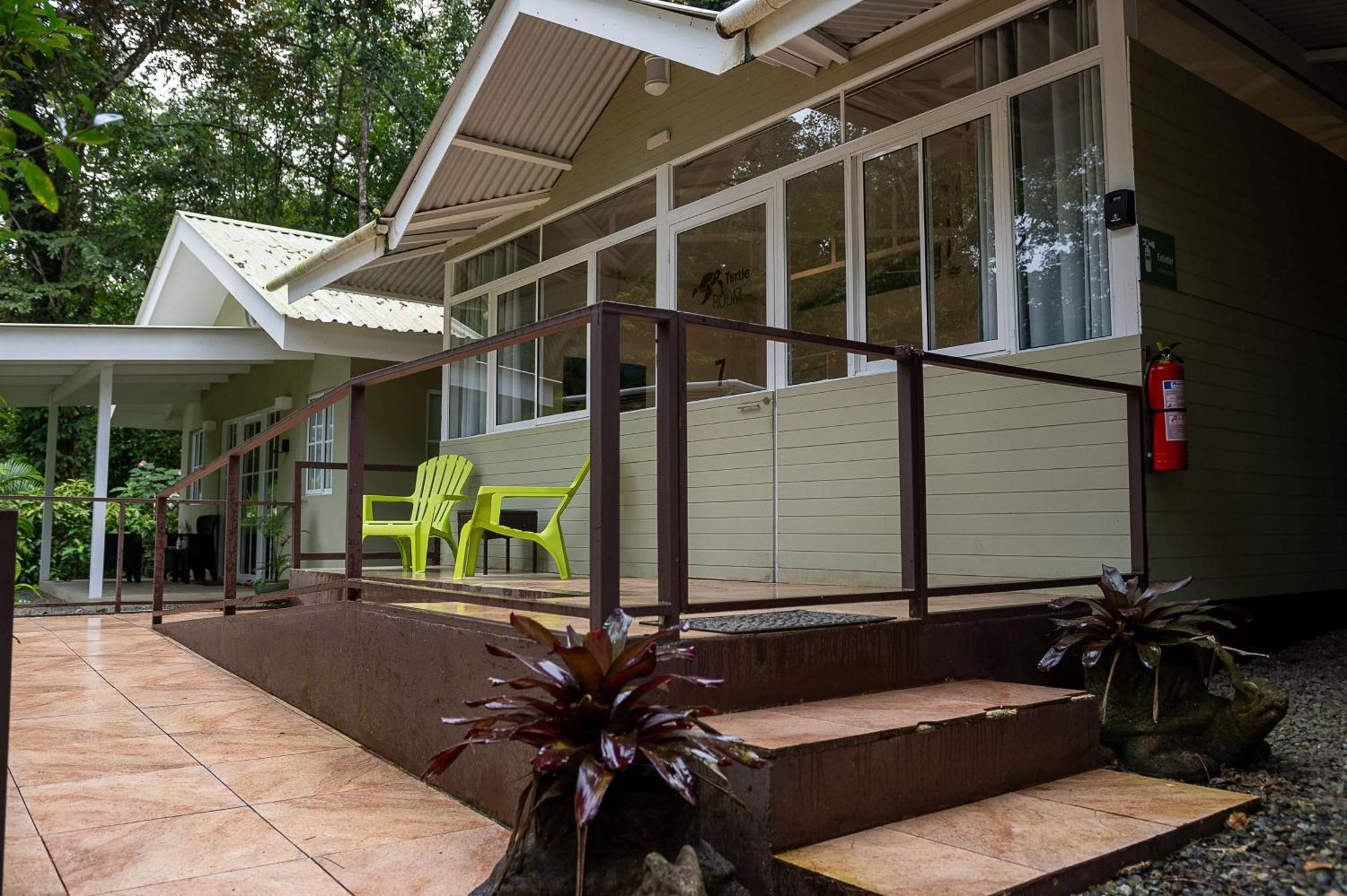 Jaguar Inn Bungalows Puerto Viejo de Talamanca エクステリア 写真